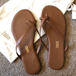 NWT Tkees Flip Flops Nude Riley Heart Wave